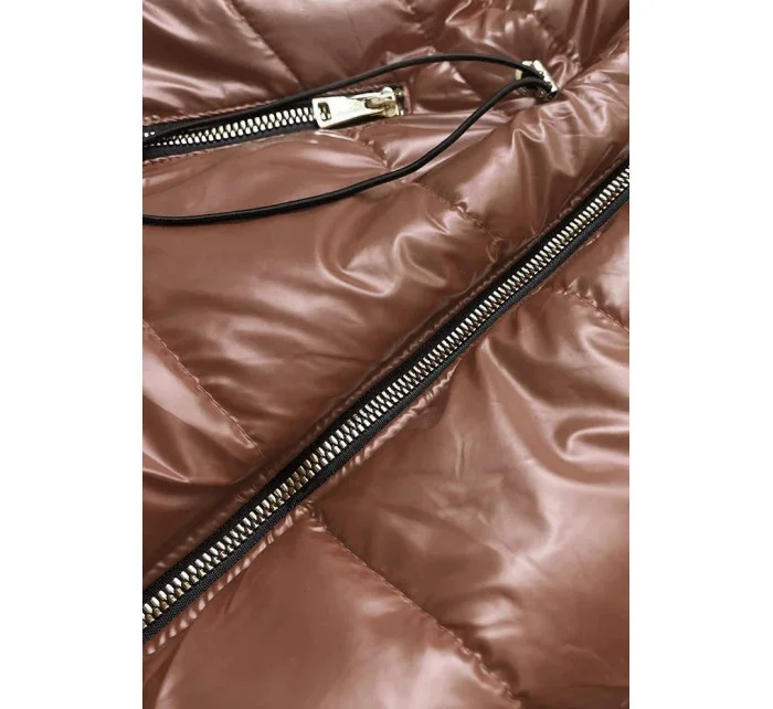 Lesklá vesta v karamelové barvě s kapucí (B8130-14)