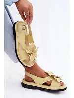 Kožené dámské sandály s ozdobným květem Vinceza 66917 Žluté