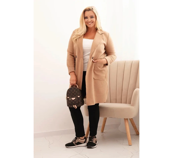 Dámský elegantní kabát Plus Size s límcem a velkými kapsami camelový Dámský elegantní kabát Plus Size s límcem a velkými kapsami camelový