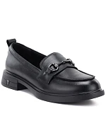 Dámské kožené polobotky – černé mokasíny model 22343063 - VINCEZA Dámské kožené polobotky – černé mokasíny model 22343063 - VINCEZA