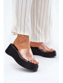 Dámské pantofle s páskem na klínu černé model 21696443 - Boto