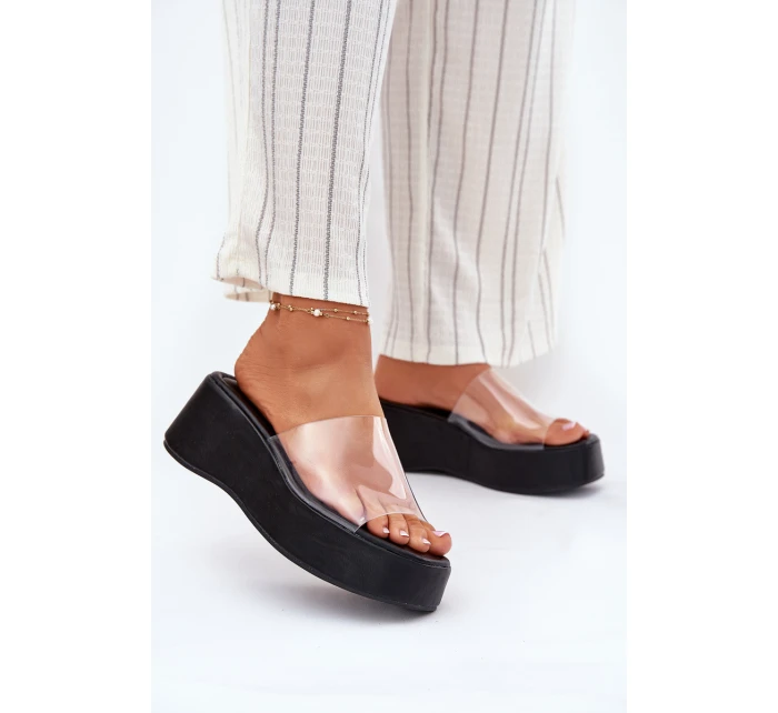 Dámské pantofle s páskem na klínu černé model 21696443 - Boto