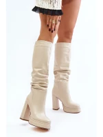 Nazouvací kozačky na podpatku a platformě s nařasením zateplené světle béžové model 21677834 - Boto Nazouvací kozačky na podpatku a platformě s nařasením zateplené světle béžové model 21677834 - Boto