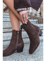 Semišové dámské boty na podpatku zateplené hnědé model 21747763 - Boto Semišové dámské boty na podpatku zateplené hnědé model 21747763 - Boto