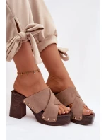 Dámské sandály na podpatku se zlatými přezkami tmavě béžové Nerelle