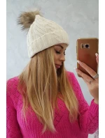 Fleecová kostkovaná čepice model 18750203 ecru - K-Fashion Fleecová kostkovaná čepice model 18750203 ecru - K-Fashion