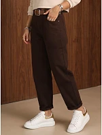 Jeansy damskie mom fit z paskiem ciemnobrązowe FashionStreet UY3225 Jeansy damskie mom fit z paskiem ciemnobrązowe FashionStreet UY3225