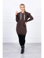 Šaty s ozdobnými volánky a kapucí v hnědé barvě Šaty s ozdobnými volánky a kapucí v hnědé barvě