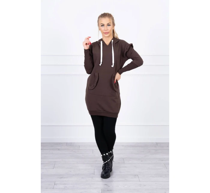 Šaty s ozdobnými volánky a kapucí v hnědé barvě Šaty s ozdobnými volánky a kapucí v hnědé barvě