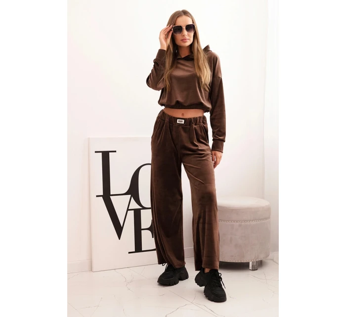 Dámský teplákový komplet z veluru se širokými nohavicemi a mikinou s kapucí hnědý Dámský teplákový komplet z veluru se širokými nohavicemi a mikinou s kapucí hnědý
