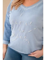 Dámská blůza Plus Size s nápisem a perličkami v modré barvě jeansová Dámská blůza Plus Size s nápisem a perličkami v modré barvě jeansová