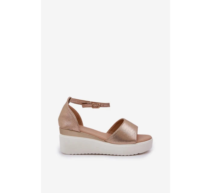 Lehké Sandály Na Platformě A Klínu Zlaté model 21684669 - Boto Lehké Sandály Na Platformě A Klínu Zlaté model 21684669 - Boto