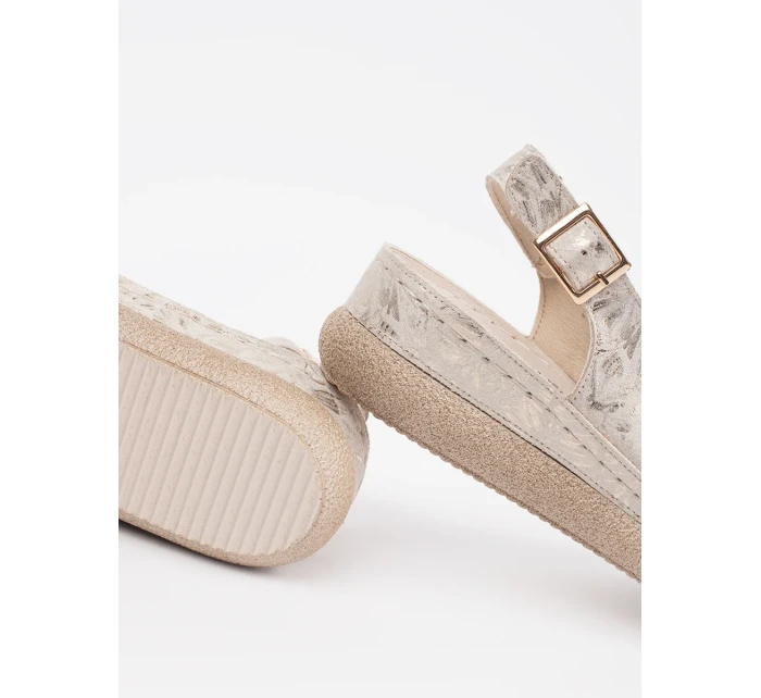 Moderní dámské  sandály Jasnobeżowy na plochém podpatku