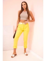 Dámské viskózové kalhoty s páskem a ohrnutými nohavicemi tmavě žlutá