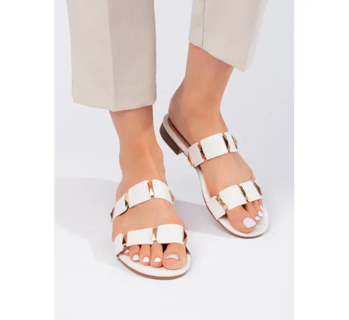 Módní dámské bílé nazouváky na plochém podpatku Módní dámské bílé nazouváky na plochém podpatku