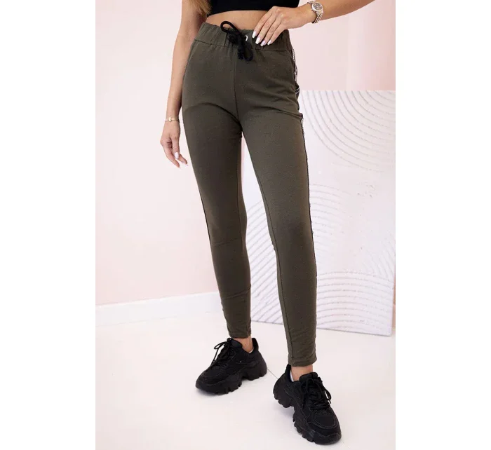 Dámské teplákové kalhoty s lampasem a šňůrkou v pase khaki