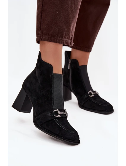 Dámské kotníkové boty z pravé semišové kůže na podpatku model 21714179 Černé - Artiker Dámské kotníkové boty z pravé semišové kůže na podpatku model 21714179 Černé - Artiker