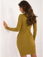 Šaty AT SK 2345 2.32 olivově zelená Šaty AT SK 2345 2.32 olivově zelená