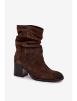 Kožené semišové kotníkové boty s nařasením na podpatku – čokoládové Zazoo Kožené semišové kotníkové boty s nařasením na podpatku – čokoládové Zazoo