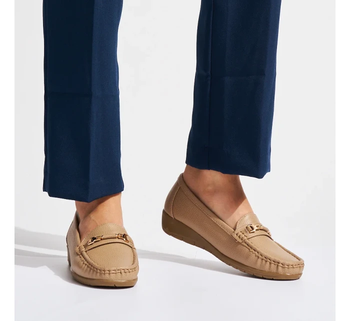 Praktické hnědé dámské  mokasíny na klínku