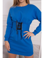 Zateplené šaty s ozdobným páskem chrpově modré barvy