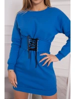 Zateplené šaty s ozdobným páskem chrpově modré barvy