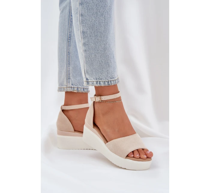 Lehké sandály na platformě a klínu světle béžové model 21684683 - Boto Lehké sandály na platformě a klínu světle béžové model 21684683 - Boto