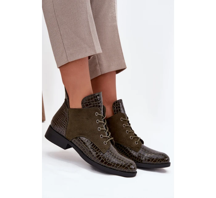 Dámské lakované botky Vinceza – s dekorativním ražením, tmavě zelené Dámské lakované botky Vinceza – s dekorativním ražením, tmavě zelené