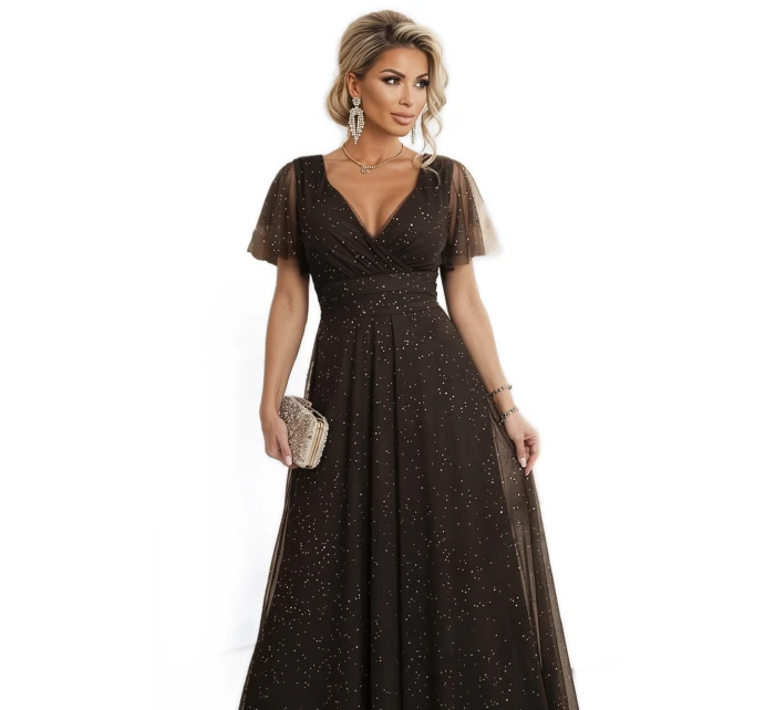 dlouhé lesklé šaty s výstřihem a krátkými rukávy čokoládové model 21781178 - numoco basic