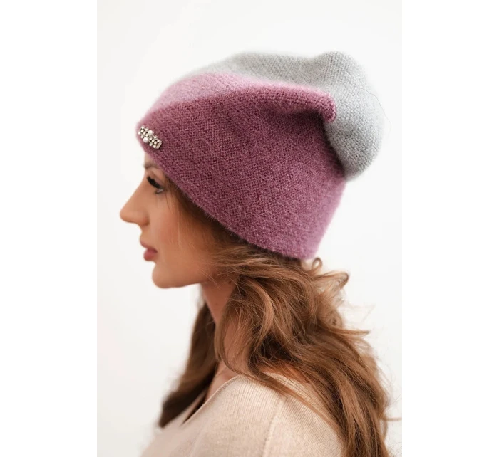 Dámská zimní čepice z huňaté pleteniny s ozdobnou aplikací šedá + tmavě fialová Dámská zimní čepice z huňaté pleteniny s ozdobnou aplikací šedá + tmavě fialová