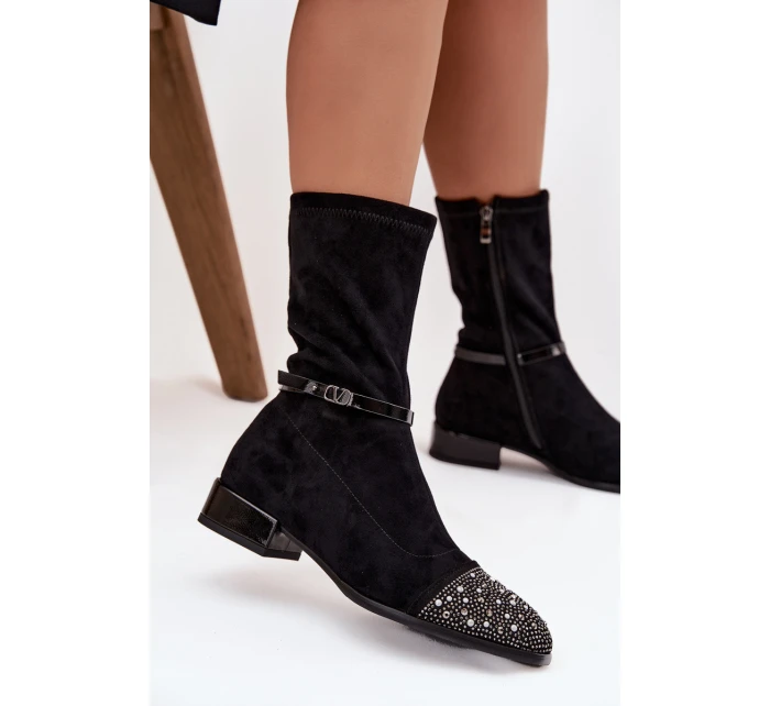 Dámské kotníkové boty na nízkém podpatku s ozdobou a páskem D&A MR52-165 Černé