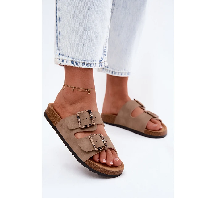 Dámské pantofle Khaki s přezkami model 22123023 - Lee Cooper