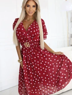 604-1 Smyslné bílé hráškové šaty s obálkovým výstřihem a ozdobným páskem - vínové