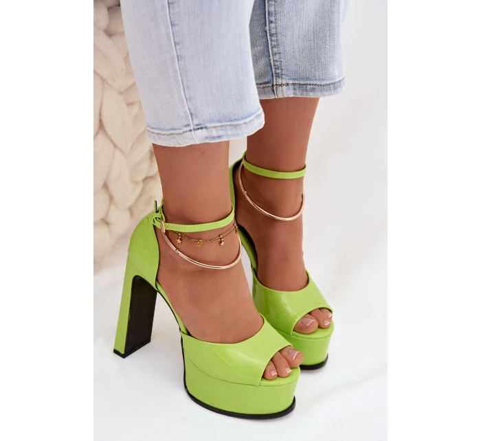 Lakované dámské sandály na podpatku a platformě Zelené model 21951663 - Boto