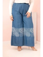 Dámské kalhoty Plus Size se širokými nohavicemi a model 21156793 výšivkou džínové - K-Fashion Dámské kalhoty Plus Size se širokými nohavicemi a model 21156793 výšivkou džínové - K-Fashion