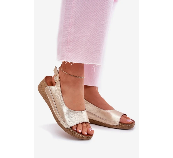 Dámské kožené sandály na klínu Maciejka L7069 Zlaté