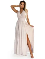 Dlouhé béžové dámské šaty s výstřihem a zavazováním na zádech model 20173916 - numoco Dlouhé béžové dámské šaty s výstřihem a zavazováním na zádech model 20173916 - numoco
