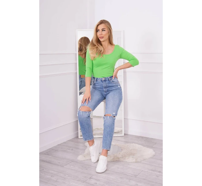 Světle zelená halenka s kulatým výstřihem