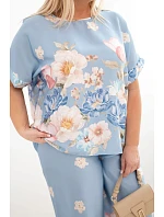 Dámský komplet Plus Size s halenkou a kalhotami s květinovým vzorem a širokými nohavicemi modrý