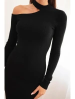 Dámská pletená šaty s dlouhým rukávem a asymetrickým výstřihem  černé  model 21421625 - Kesi