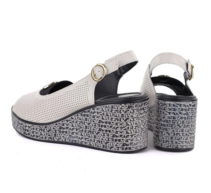 Dámské kožené sandály na platformě béžové S.Barski model 22099414 Dámské kožené sandály na platformě béžové S.Barski model 22099414