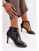 Dámské sandály na podpatku Černé model 22037749 - Boto