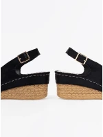 Originální dámské černé sandály na klínku Originální dámské černé sandály na klínku