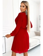 313-13 ISABELLE Plisované šaty s dlouhým rukávem a obálkovým výstřihem - ČERVENÉ