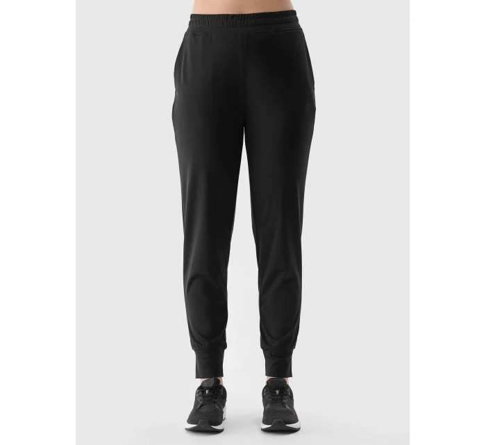 Dámské sportovní rychleschnoucí kalhoty 4F - černé Dámské sportovní rychleschnoucí kalhoty 4F - černé
