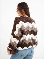 Dámský svetr s model 22353135 vzorem na knoflíky pruhovaný hnědý + fango - K-Fashion Dámský svetr s model 22353135 vzorem na knoflíky pruhovaný hnědý + fango - K-Fashion