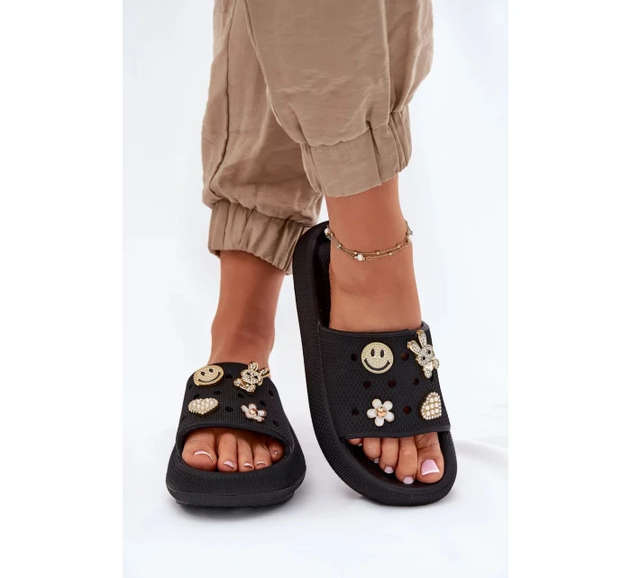 Dámské pěnové pantofle s ozdobnými připínkami Vinceza – černé