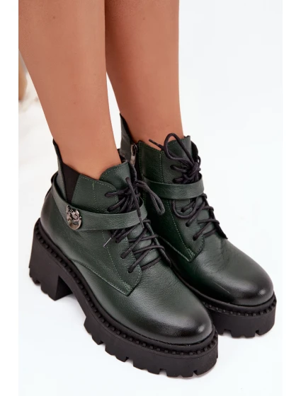 Dámské botky Zazoo – kožené, na blokovém podpatku s ozdobným páskem, tmavě zelené Dámské botky Zazoo – kožené, na blokovém podpatku s ozdobným páskem, tmavě zelené