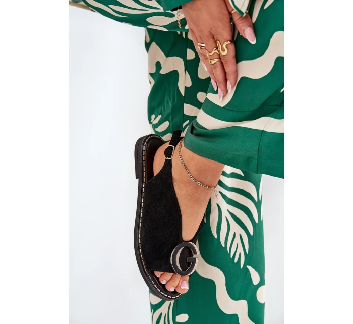 Elegantní Dámské Sandály S Zlatou Ozdobou Na Plochém Podpatku Černé S.Barski model 21685679 - Boto Elegantní Dámské Sandály S Zlatou Ozdobou Na Plochém Podpatku Černé S.Barski model 21685679 - Boto