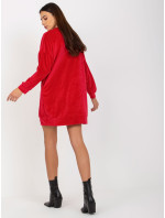 Červené velurové šaty s dlouhými rukávy